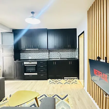 With Self Check-in Appartement Tirana